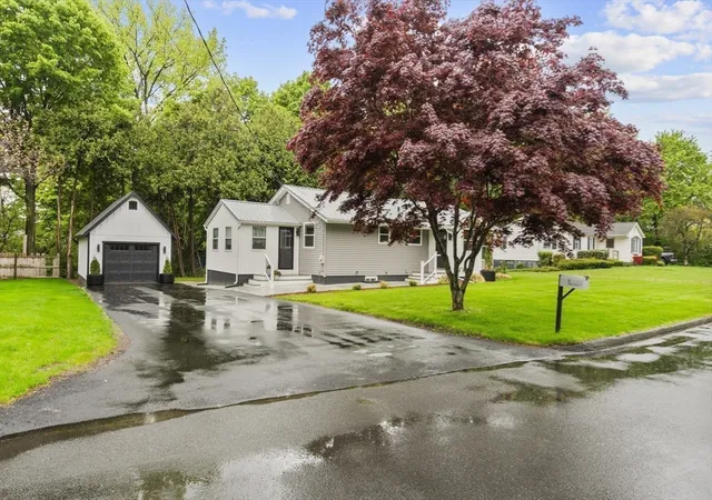 Homes for sale in Holyoke, MA | 6 Phillips Dr, Holyoke, MA 01040 | MLS# 73519519