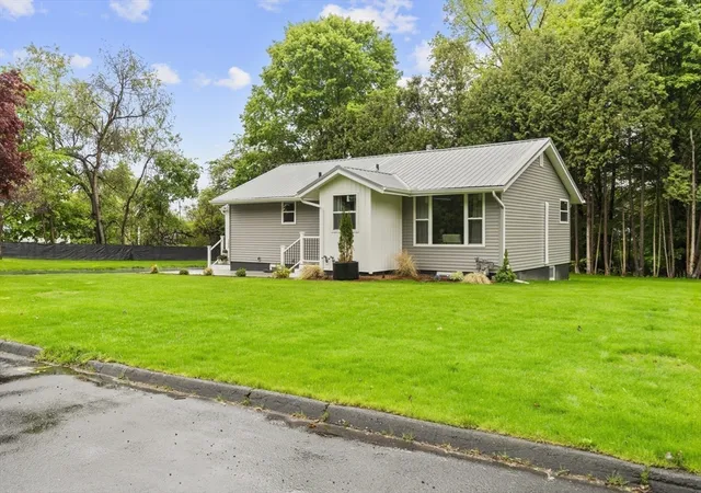 Homes for sale in Holyoke, MA | 6 Phillips Dr, Holyoke, MA 01040 | MLS# 73519519