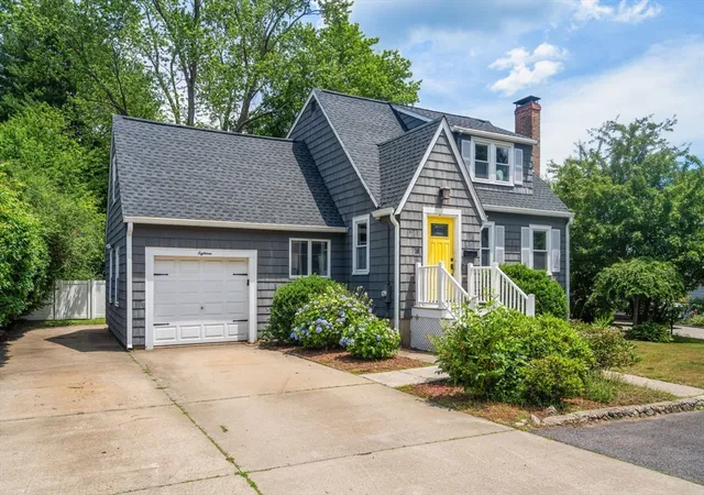 Homes for sale in Norwood, MA | 18 Margaret St, Norwood, MA 02062 | MLS# 73545421