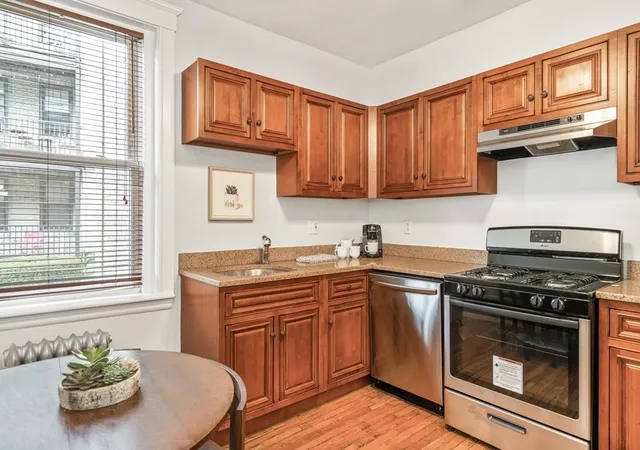 Listing Photo 4 - Condo for sale in building located at 8 Kinross Rd, Boston, MA 02135 - Unit #4