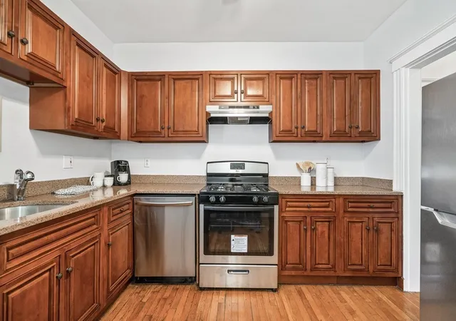 Listing Photo 5 - Condo for sale in building located at 8 Kinross Rd, Boston, MA 02135 - Unit #4