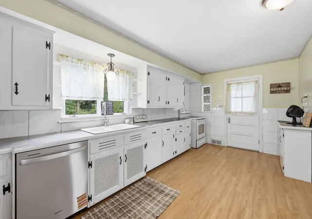 Photo 3 of Single family home for sale at 63 Goodwin St, Springfield, MA 01151 | MLS# 73569299 | Listing updated on 2026-09-05