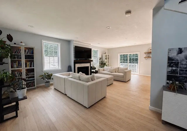 5th image of 368 Dudley Oxford Rd, Dudley, MA 01571 | MLS# 73551230