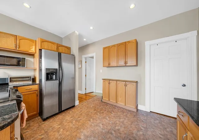 5th image of 154 Fellsway W, Medford, MA 02155