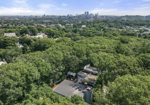 15th image of 108 Codman Rd, Brookline, MA 02445 | MLS# 73550033