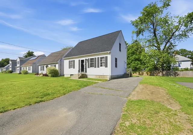 Photo 2 of Single family home for sale at 164 Arnold Ave, Springfield, MA 01119 | MLS# 73532414 | Listing updated on 2026-07-26