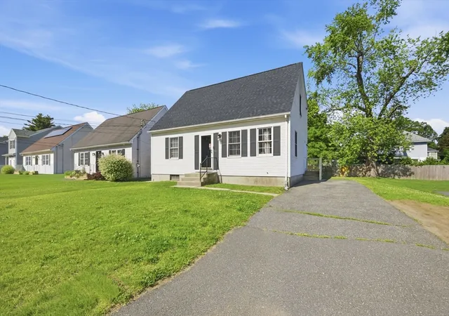 Photo 3 of Single family home for sale at 164 Arnold Ave, Springfield, MA 01119 | MLS# 73532414 | Listing updated on 2026-07-26