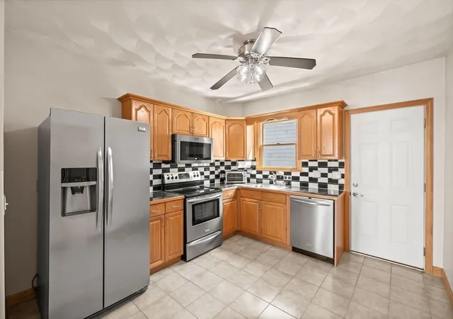 2nd image of 31 Bates St, Danvers, MA 01923 | MLS# 73549368