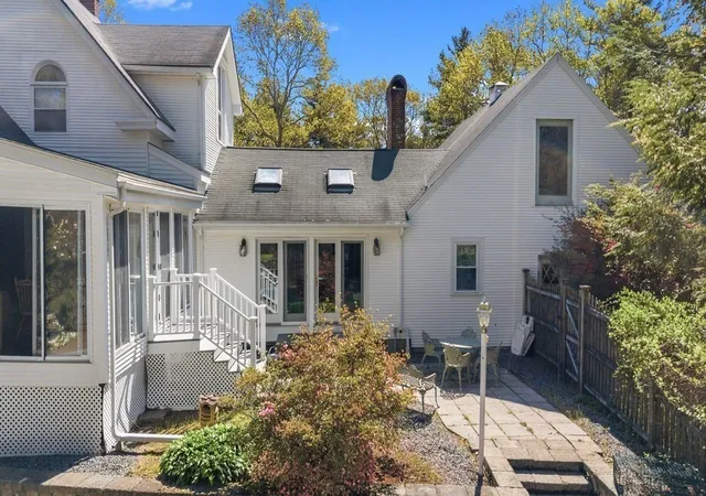 4th image of 128 Prospect Hill, Taunton, MA 02780 | MLS# 73553385
