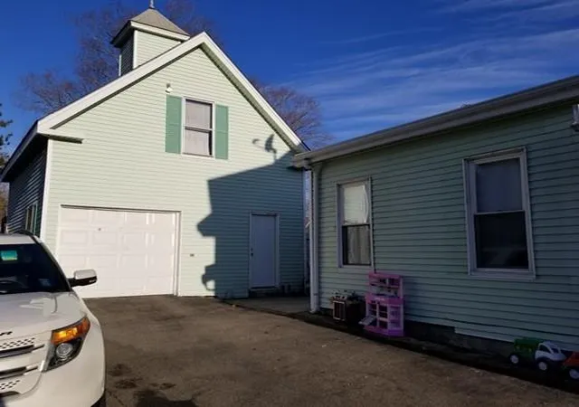 3rd image of 30 4Th Avenue, Lowell, MA 01854 | MLS# 72612541