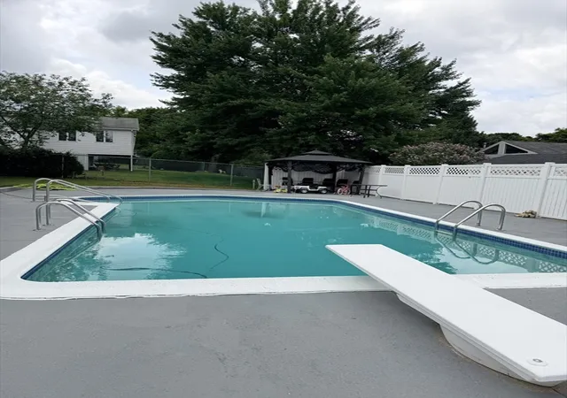 3rd image of 17 Valley Rd, Stoneham, MA 02180 | MLS# 73566048