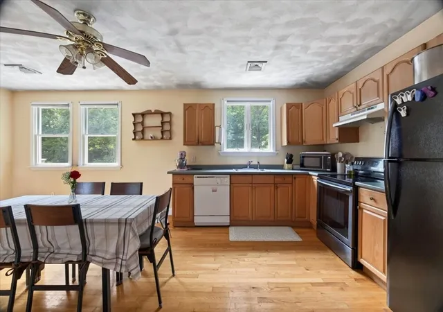 5th image of 52 Boyle Rd, Brockton, MA 02302 | MLS# 73559510