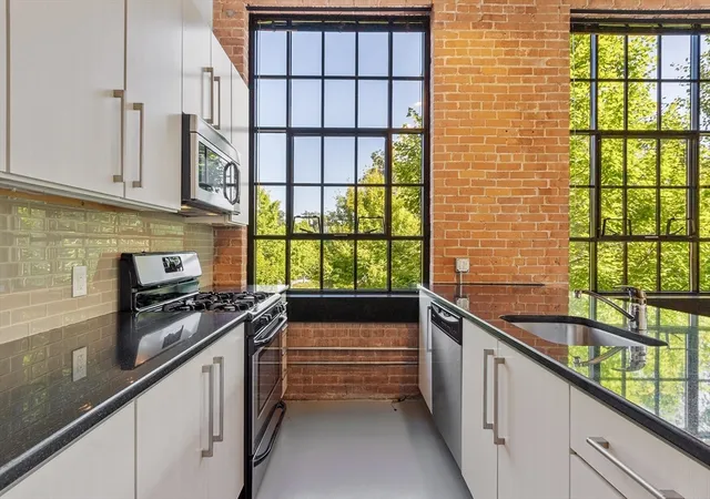 Photo 4 of Condominium at 160 Water St #301, Williamstown, MA 01267 | MLS# 73301917 | | Sold on 2025-05-19