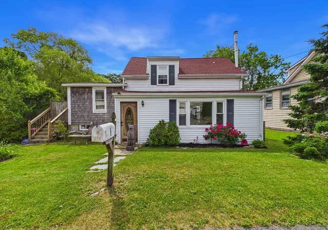 Photo 3 of Single family home for sale at 7 Wayne St, Fairhaven, MA 02719 | MLS# 73538570 | Listing updated on 2026-08-24