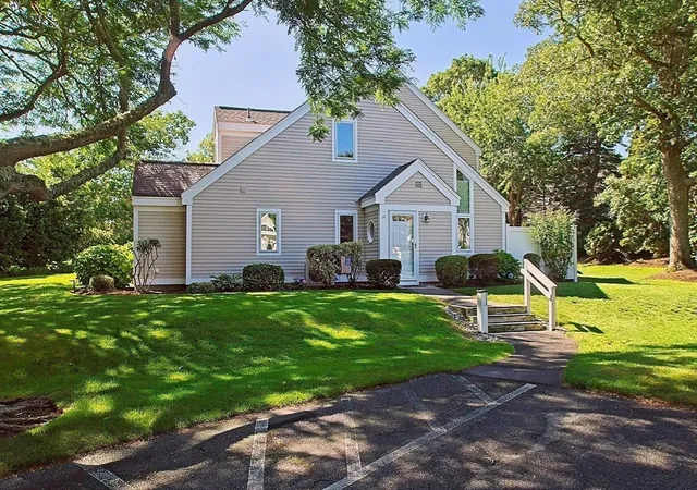 2nd image of 11 Howland Circle #11, Brewster, MA 02631 | MLS# 73553895
