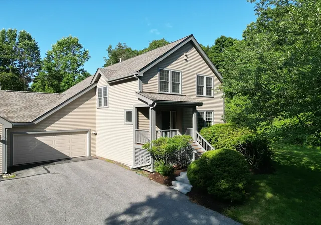 1st image of 25 Livermore Ln #25, Weston, MA 02493 | MLS# 73546381