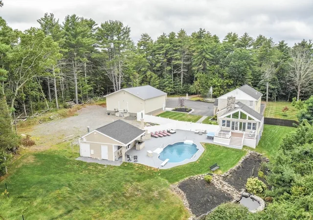 Photo 3 of Single family home for sale at 41 East St, Georgetown, MA 01833 | MLS# 73568083 | Listing updated on 2026-10-26