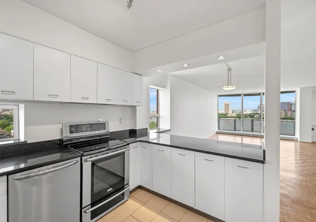 3rd image of 330 Beacon St, Boston, MA 02116