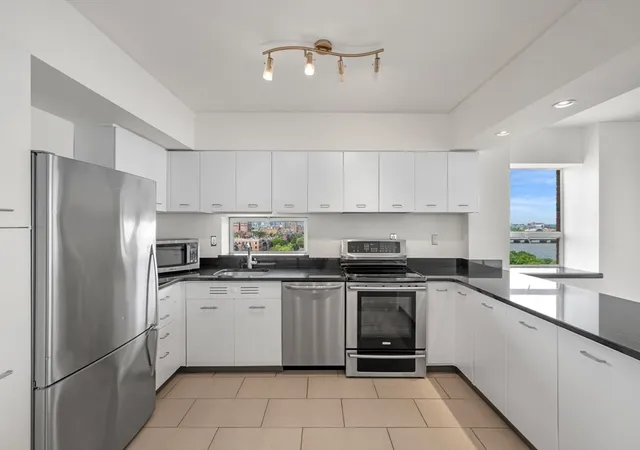 4th image of 330 Beacon St, Boston, MA 02116