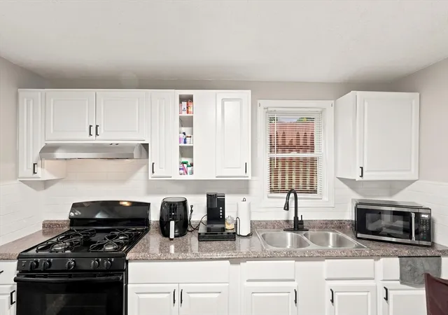 Listing Photo 4 - Condo for sale in building located at 24 Walnut St, Fitchburg, MA 02478