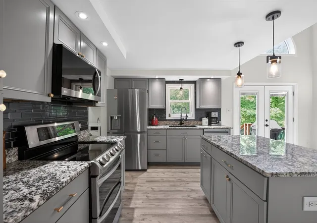 3rd image of 321 Birchbark Dr, Hanson, MA 02341 | MLS# 73539431