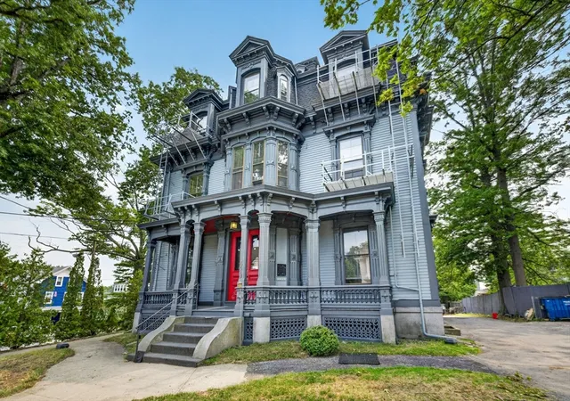 2nd image of 533 Locust St #4, Fall River, MA 02720 | MLS# 73552541