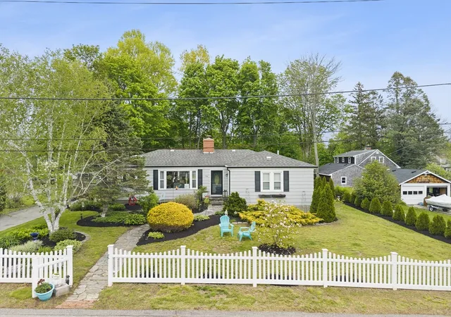 Homes for sale in Somerset, MA | 194 Grove Ave, Somerset, MA 02726 | MLS# 73516994