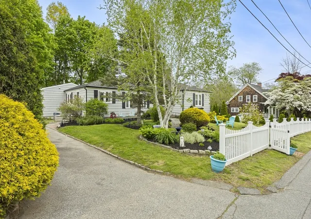 Homes for sale in Somerset, MA | 194 Grove Ave, Somerset, MA 02726 | MLS# 73516994
