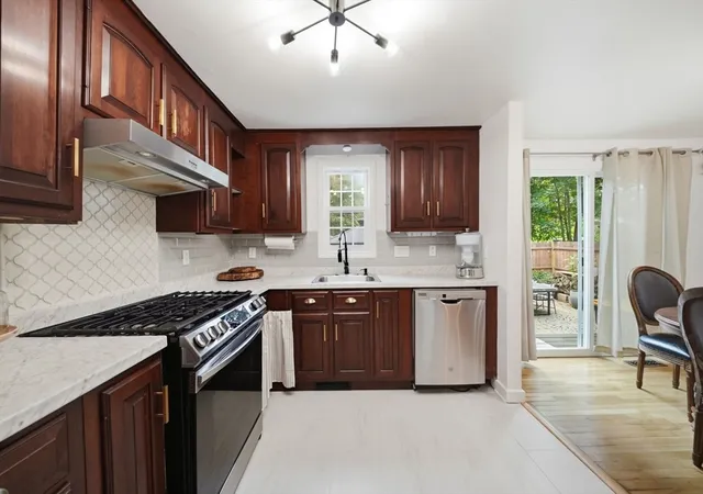 2nd image of 5 Glen St, Framingham, MA 01702 | MLS# 73566560