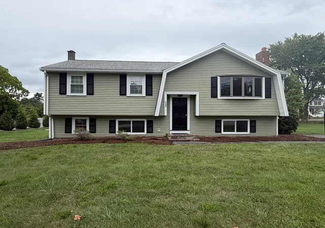 1st image of 688 Plymouth St, Bridgewater, MA 02324 | MLS# 73564704