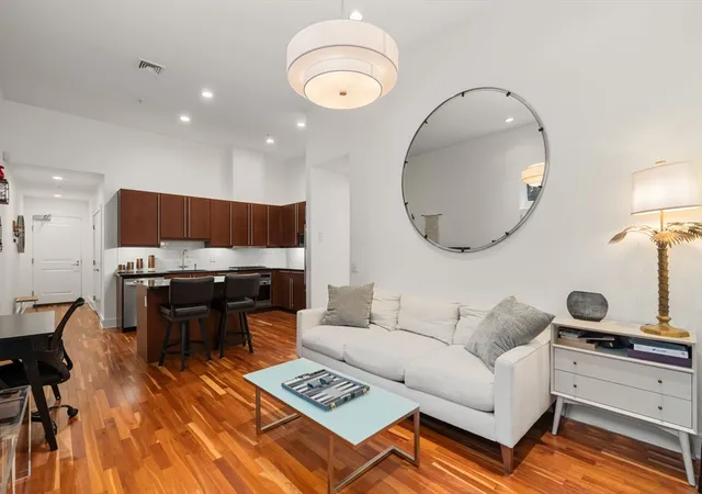 4th image of 2430 Beacon St #105, Chestnut Hill, MA 02467 | MLS# 73559705