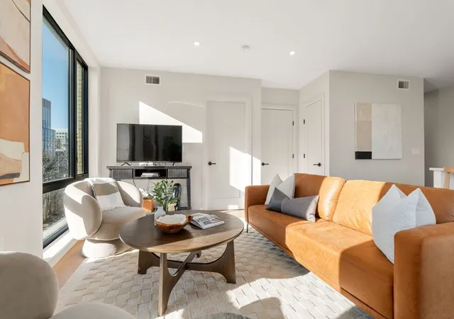 3rd image of 100 Lincoln Street #304, Brighton, MA 02135 | MLS# 73546554