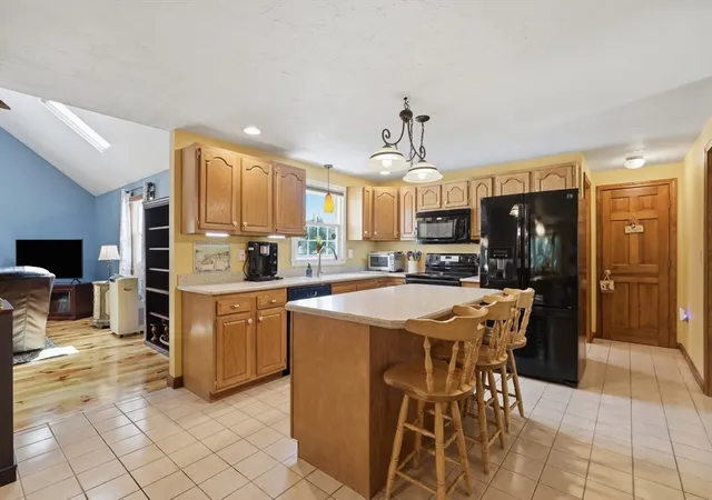 Homes for sale in Millbury, MA | 95 Mccracken Road, Millbury, MA 01527 | MLS# 73545641
