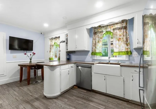 2nd image of 26 W Elm Ter, Brockton, MA 02301 | MLS# 73533328