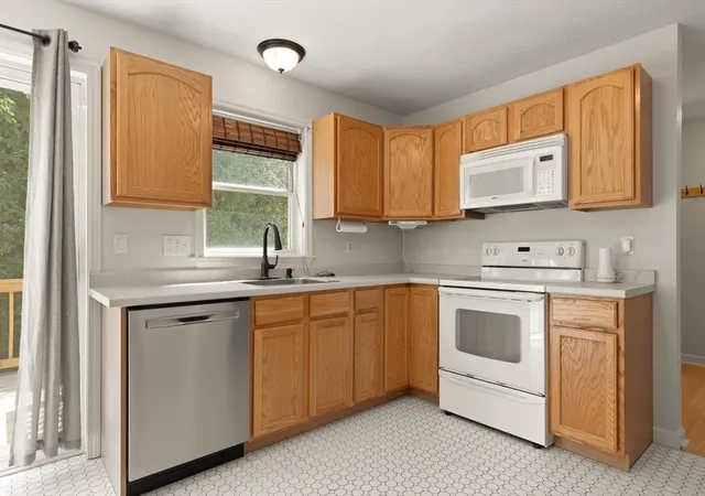 2nd image of 5 Princeton St #5, Worcester, MA 01610 | MLS# 73561215