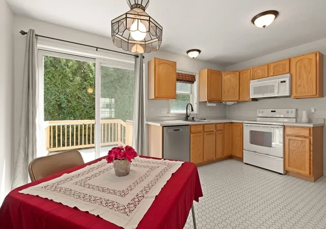3rd image of 5 Princeton St #5, Worcester, MA 01610 | MLS# 73561215