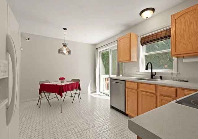 5th image of 5 Princeton St #5, Worcester, MA 01610 | MLS# 73561215