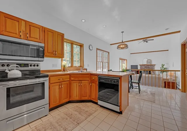 4th image of 320 Marshall St, Paxton, MA 01612 | MLS# 73555124