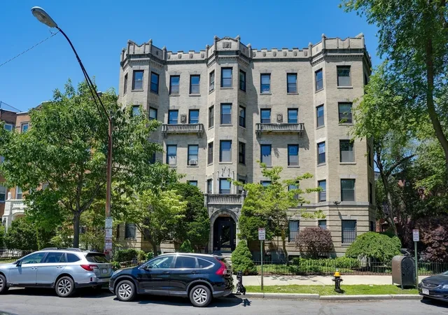 2nd image of 51 Park Dr #27, Boston, MA 02215 | MLS# 73530768