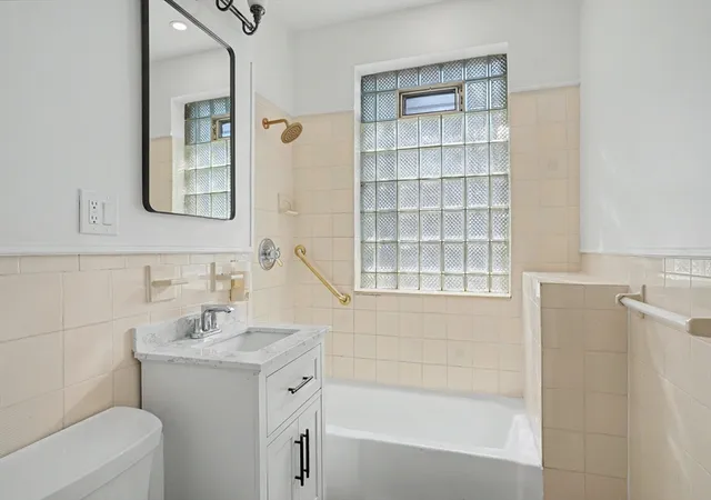 5th image of 51 Park Dr #27, Boston, MA 02215 | MLS# 73530768