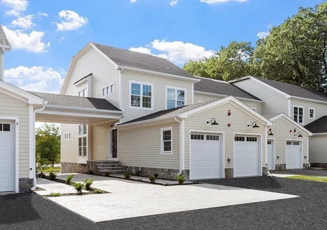 2nd image of 206 W Main St #4, Georgetown, MA 01833 | MLS# 73548259