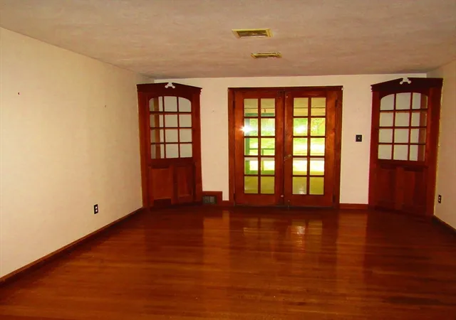 Photo 4 of Single family home for sale at 144 West St, Amherst, MA 01002 | MLS# 73565529 | Listing updated on 2026-09-17