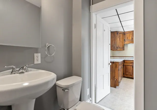 42nd image of 155 Pond St, Leominster, MA 01453 | MLS# 73556093