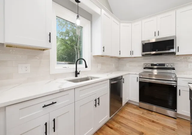 3rd image of 5 Colfall St, Seekonk, MA 02771 | MLS# 73553525