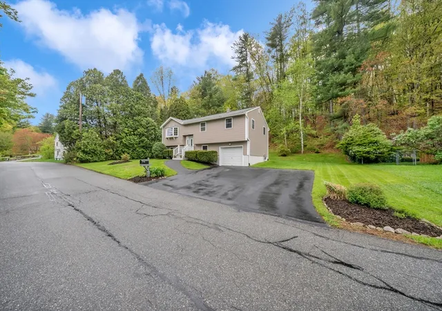 32nd image of 20 Greenlawn Ave, Dracut, MA 01826 | MLS# 73527577