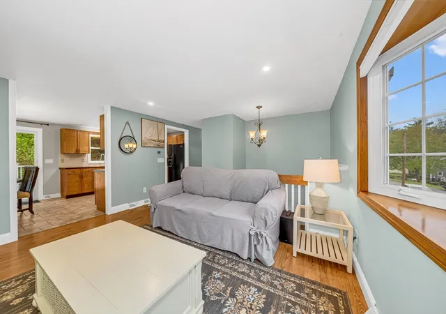 3rd image of 20 Greenlawn Ave, Dracut, MA 01826 | MLS# 73527577