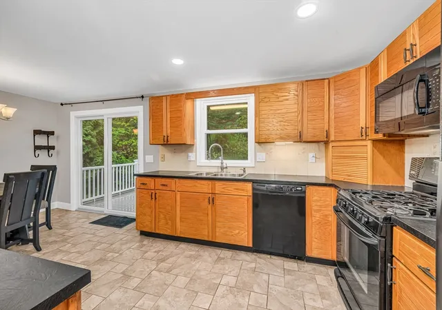 5th image of 20 Greenlawn Ave, Dracut, MA 01826 | MLS# 73527577