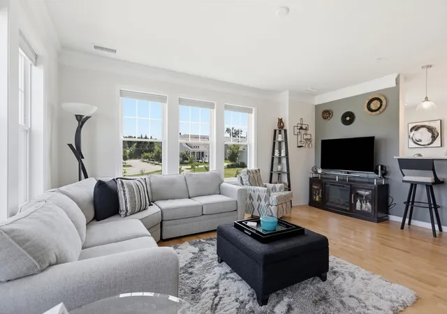 Photo 3 of Sale Pending at 6 Overlook Dr #204, Andover, MA 01810 | MLS# 73547457 | Listing updated on 2026-09-14
