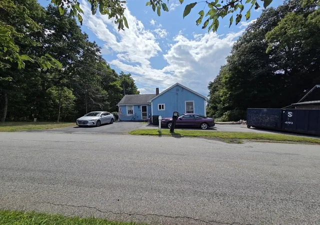 Photo 2 of Sale Pending at 40 Upper Gore Rd, Webster, MA 01570 | MLS# 73564102 | Listing updated on 2026-09-17