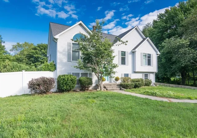4th image of 4 Phillips Pl, Hadley, MA 01035 | MLS# 73560772